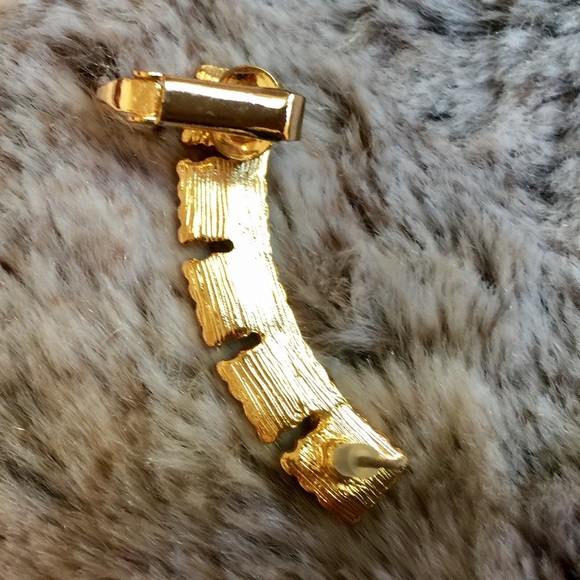 Earring cuff. - Picture 2 of 2